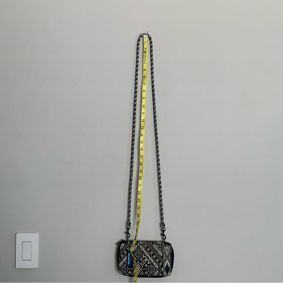 KAVU Go Time Crossbody Wallet Geometric Black White Southwest Aztec Western Zip - Picture 10 of 12